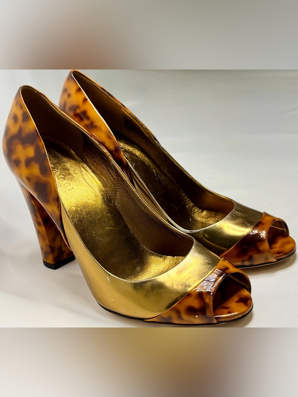 Gucci Vintage Tortoise Shell Gold Patent Leather Peep Toe Pump Block Heels 37.5C